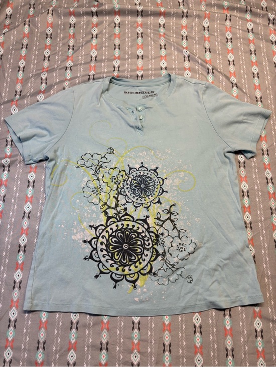 Bit & Bridle Tops - 🍄Bit & Bridle Light Blue Henley with Mandala Accent